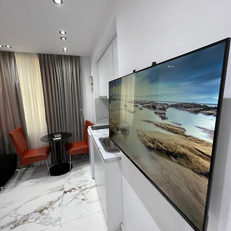 Midnight Apartments Тирана Экстерьер фото
