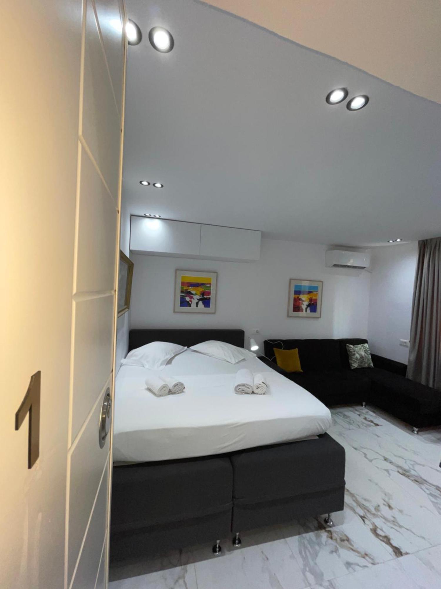Midnight Apartments Тирана Экстерьер фото