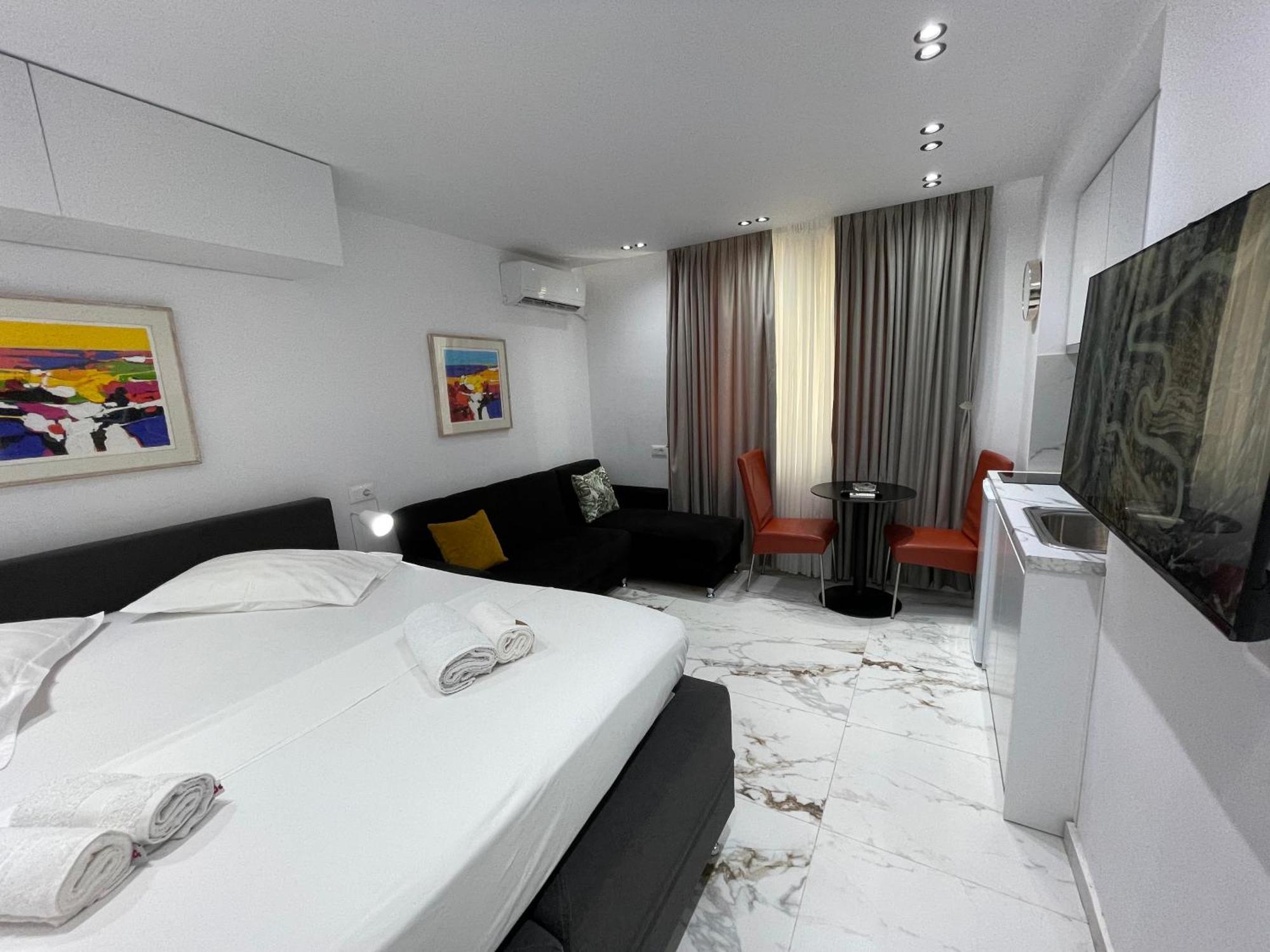 Midnight Apartments Тирана Экстерьер фото