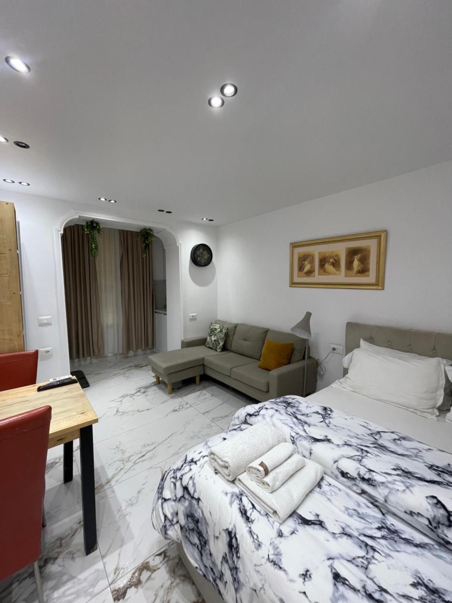 Midnight Apartments Тирана Экстерьер фото