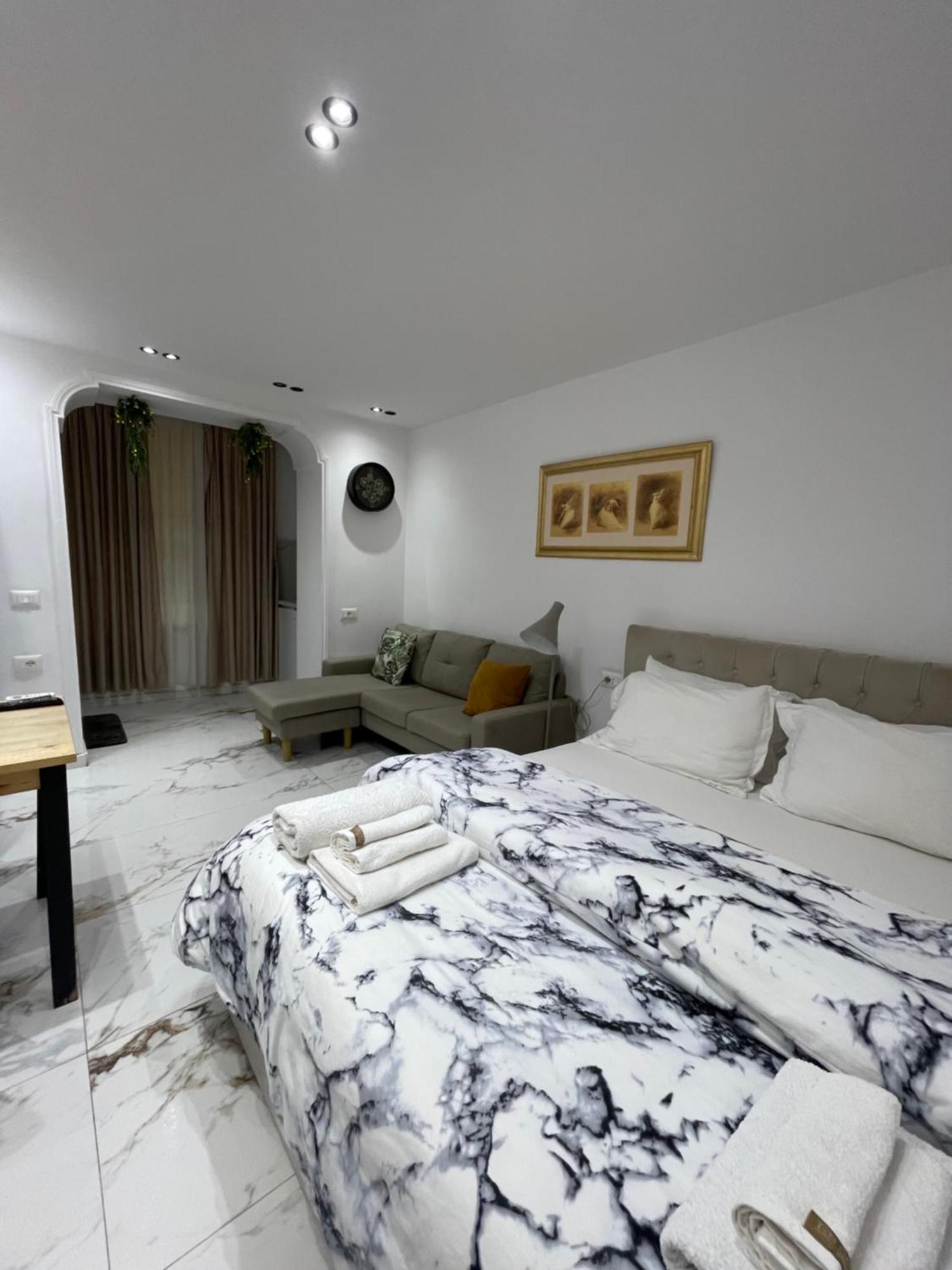Midnight Apartments Тирана Экстерьер фото